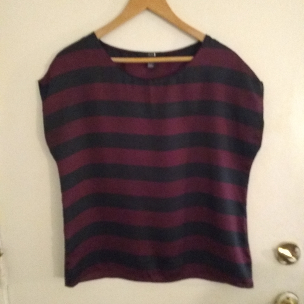 Forever 21 Top - Picture 1 of 3